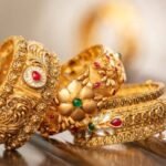 सर्राफा बाजार में सस्ता हुआ सोना, चांदी में बदलाव नहीं