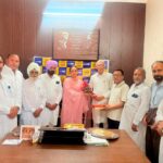 पंजाब सरकार के विभिन्न बोर्डों के नवनियुक्त चेयरमैनों को विधायक डॉ. अम…